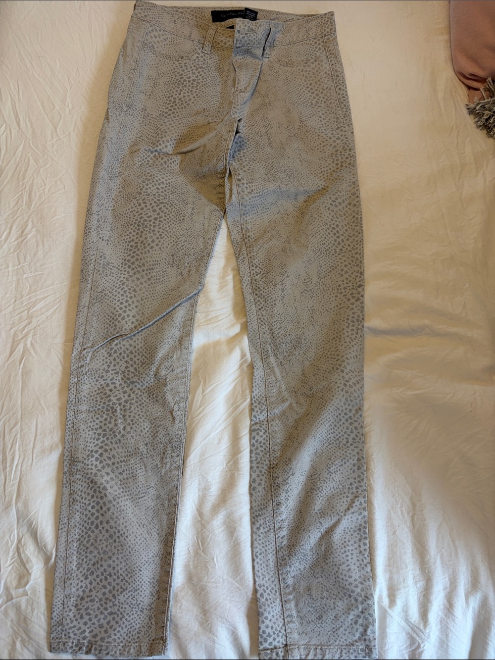 Calvin Klein Jeans Women's Skinny Legging Leopard-Print Jeans in Light Gray